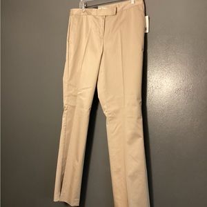 Women’s business trouser in a beige color.